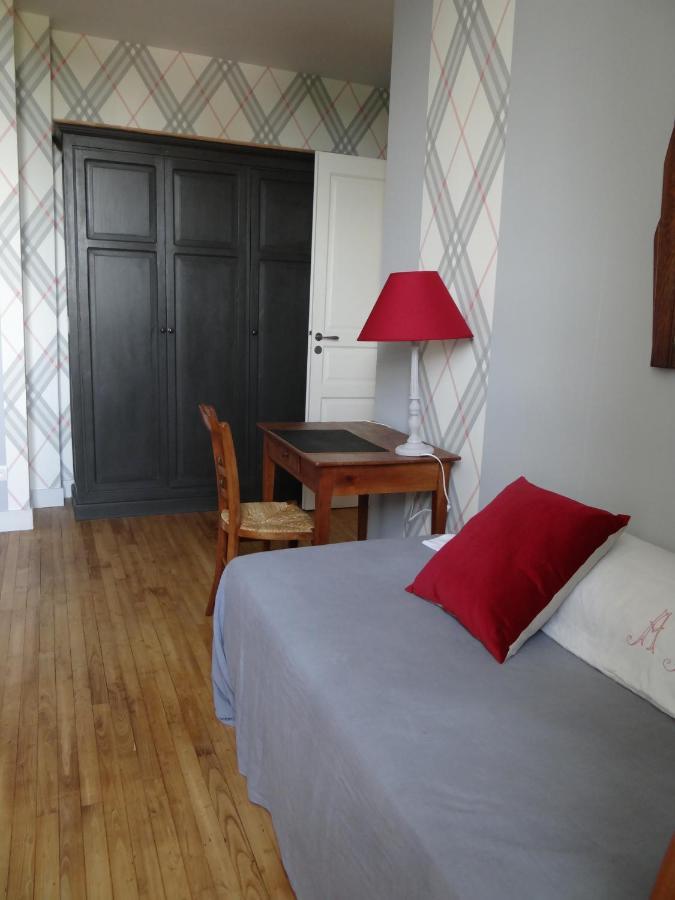 Les Tilleuls - Chambres D'Hotes - La Rochefoucauld Εξωτερικό φωτογραφία